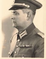 Portrait deutscher Polizei Hauptmann Gendarmerie Schirmmütze Feldspange Großfoto