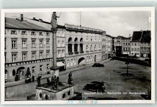 Neustadt O.S. Mariensäule Marktplatz Oldtimer