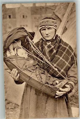 Tracht Frau mit Kind Lappen