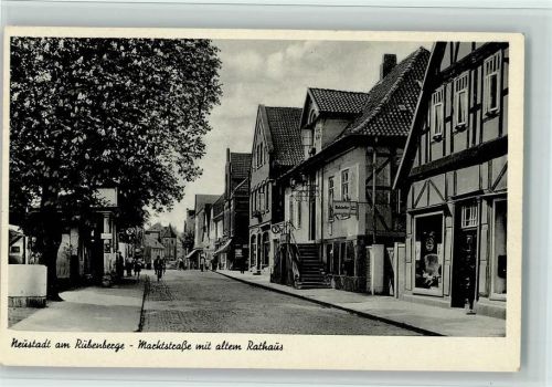 Neustadt Marktstraße mit altem Rathaus Fachwerkhaus
