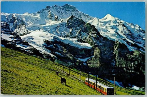 Kleine Scheidegg Jungfraubahn mit Jungfrau