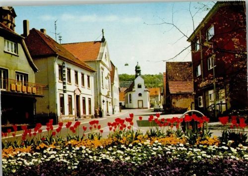 Nußloch Ortsansicht Edeka-Geschäft Apotheke Tulpen
