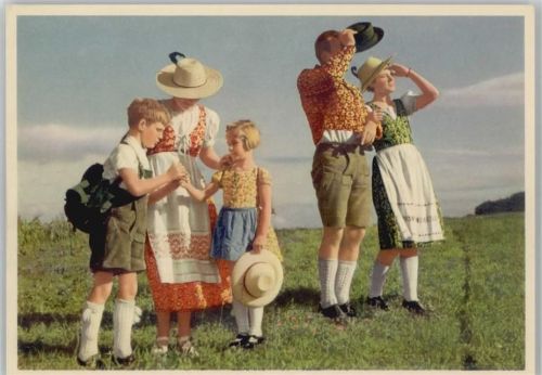 Werbung - Dirndl Kleidung - Farben für Mode -