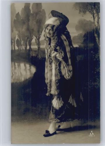 1907 Foto AK Frau mit einer Laute