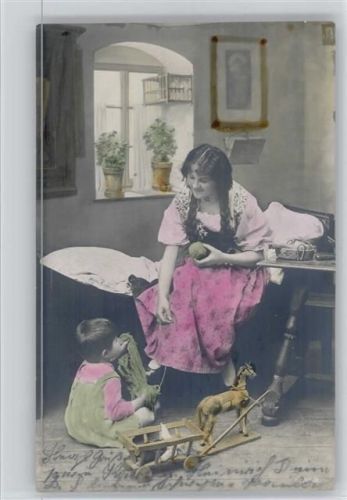 1908 Wolle aufwickeln - Kleiner Junge mit Spielzeug hilft seiner Mutter dabei - An der Wand hängt ein Vogelkäfig