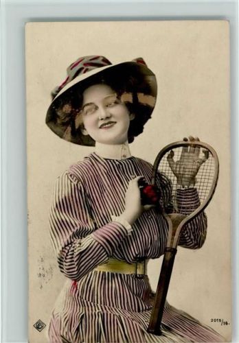 Serie 2015-16 - Mode, Frau mit einem Tennisschläger Foto 1914 AK