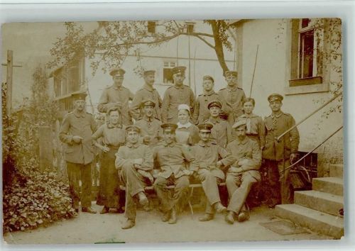 Alpirsbach WK I Gruppenfoto mit Krankenschwester vor einem Lazarett