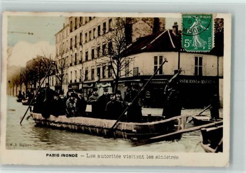 Paris Inondation 1910 - Les autorites visitent les sinistres AK