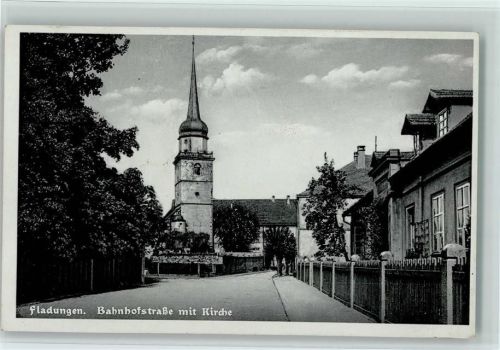 Fladungen Bahnhofstraße mit Kirche