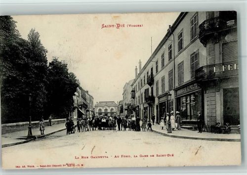 88100 Saint-Die-des-Vosges - Rue Gambetta Au Fond la Gare Bahnhof