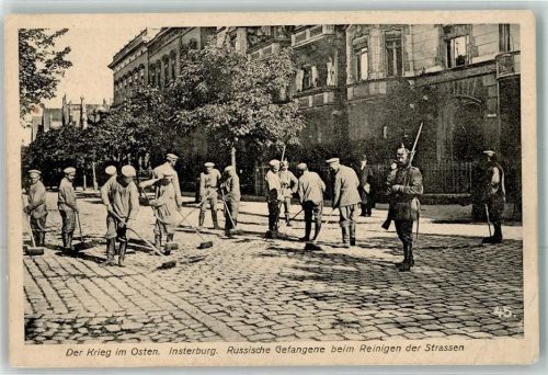 Insterburg 1915 Russische Gefangene beim Reinigen der Straße