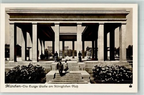 München Die ewige Wache am Königlichen Platz mit SS-Ehrenwache Fotograf Fritz Witzig