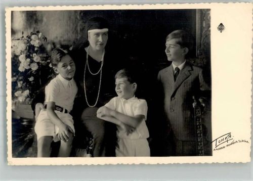 1936 Königin Witwe Maria von Jugoslavien mit den 3 Söhnen