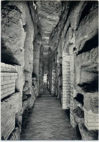 um 1950-60 Rom, Galerie bei den Lucina-Krypten AKU2