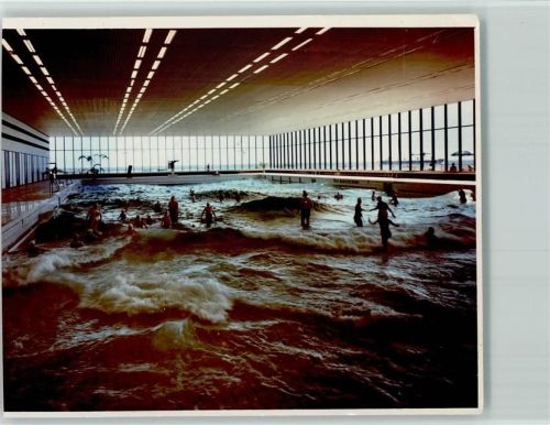 Borkum Hallenbad Wellenbad Innenaufnahme Badekappenpflicht