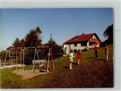 Nieheim Kind auf der Schaukel