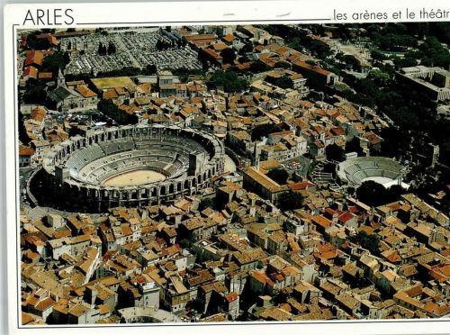 Arles Luftaufnahme Stadt und Stierkampfarena
