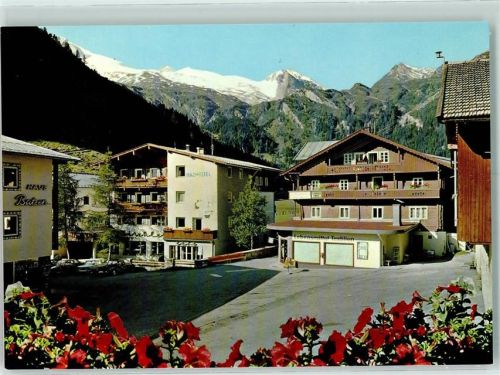 Hintertux Dorfplatz gegen Gletscher