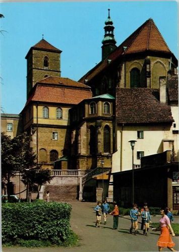 Glatz Kinder bei der Kirche