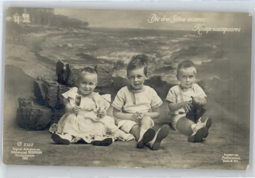 die drei Söhne am Strand , schöne Fotomontage