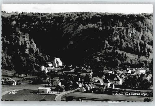 Kipfenberg Gesamtansicht Berg Baum Feld