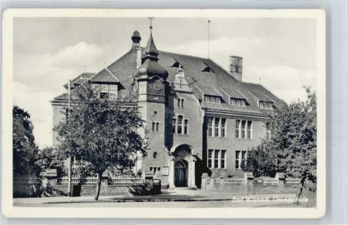 Bad Wilsnack Schule Baum Zaun Uhr