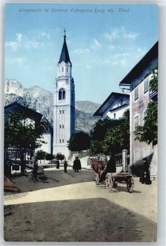 Ampezzo Kirche Kutsche Fußgänger Haus Baum