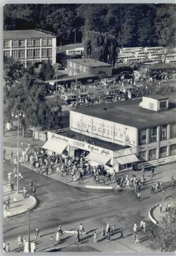 Zlin Platz der Arbeit, Geschäftshaus