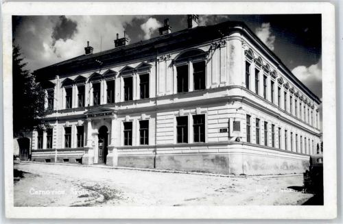 Tábor Tschernowitz, Schule