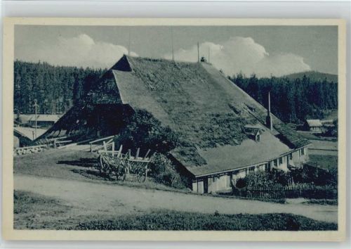 Heuwagen steht an der Seite