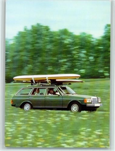 Mercedes-Benz 300 TD 5-Zylinder-Dieselmotor 59 kW 80 PS mit Surfbrett auf Dach