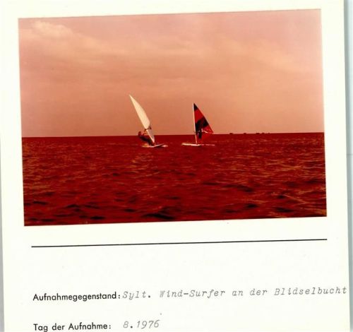 Surfer Wind-Surfer an der Blidselbucht Sylt Foto montiert auf Karton