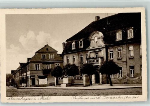Stavenhagen Rathaus und Ivenackerstrasse