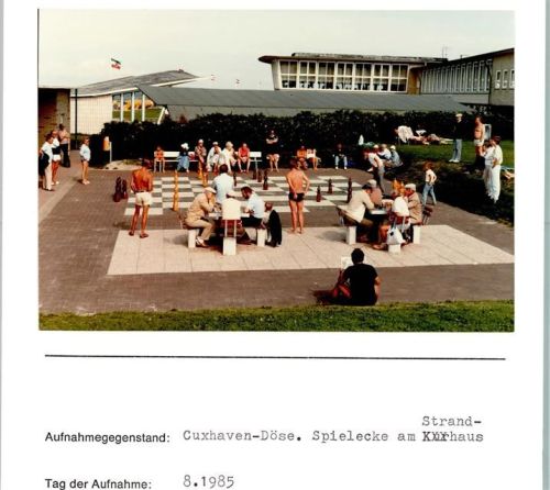 Cuxhaven Cuxhaven Döse Spielecke am Strandhaus Schach Foto montiert auf Karton