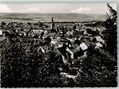 Merzig Rückseite mit Abschürfungen und Kleberesten St. Peter R.W.G. und Amtsgericht Im Hintergrund der Saargau mit Saarschleife