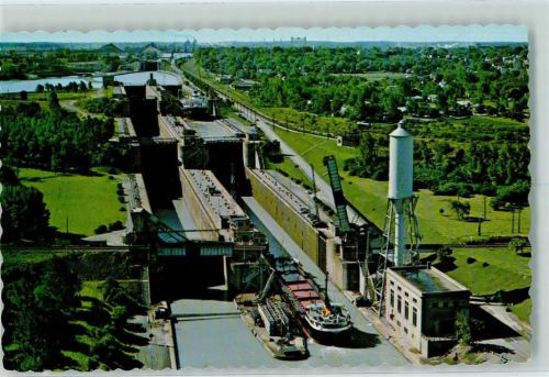 Windsor Fliegeraufnahme Locks 4, 5, 6 & 7 where the ships using the Welland Canal System of the St. Lawrence Seaway Climb the Mountain Thorold
