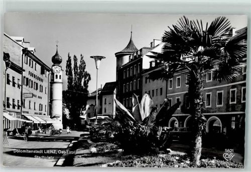 Lienz Stadtplatz Palme