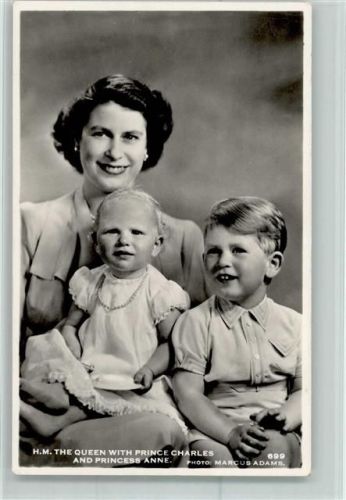 Nr. 699 - Queen mit Charles und Anne AK Good Condition