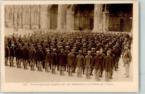 Noyon Armierungstruppen begeben sich zum Gottesdienst in die Kathedrale