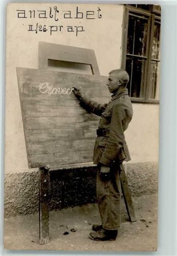 Analphabet Soldat übt das Schreiben WK I