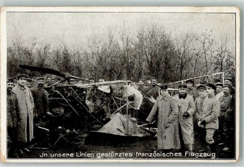 1917 In unseren LLinien gestürztes französ. Flugzeug Soldaten