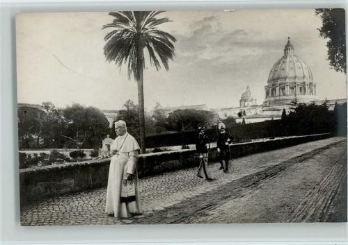 Papst Pius X beim Spaziergang
