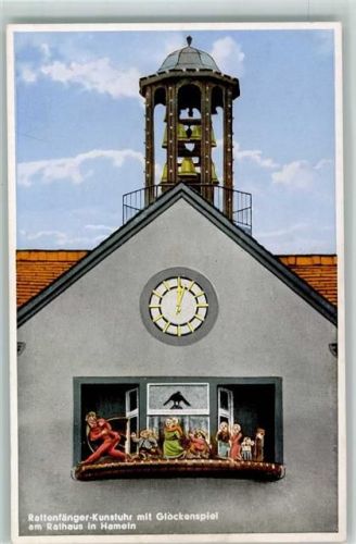 Hameln Rattenfänger-Kunstuhr mit Glockenspiel am Rathaus
