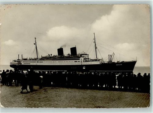 Fahrgastschiff Berlin Abfahrt