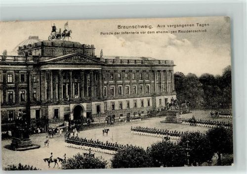 1925 Parade der Infanterie vor dem ehem. Residenzschloß