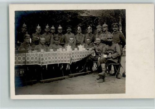 1916 WK I Gedeckter Tisch, Kaffeetafel, Soldatengruppe mit Pickelhauben