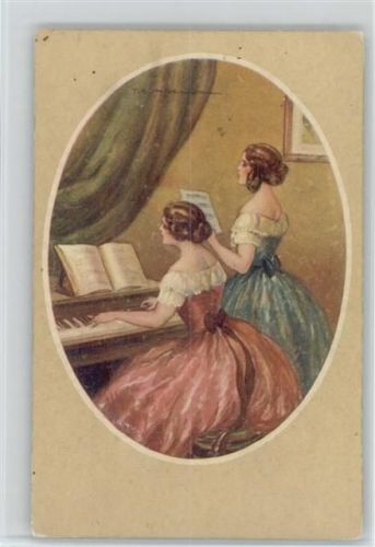 Glamour Frauen spielen Klavier und lesen Noten -