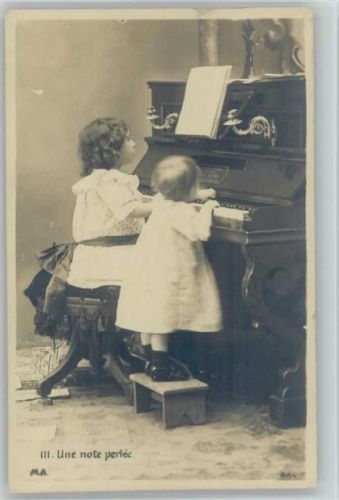 Kinder spielen Klavier - Noten lesen - Foto ca 1900 AK