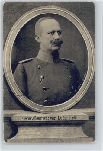 1916 Im ovalen Rahmen
