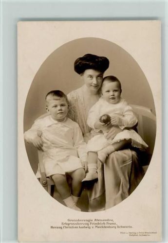 Herzogin Alexandra mit ihren kleinen Kindern Mecklenburg-Schwerin Foto AK